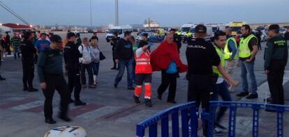 Els passatgers del ferri incendiat, a la seva arribada al port de Palma.