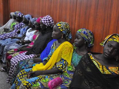 Algunas de las j&oacute;venes que consiguieron escapar del grupo radical Boko Haram.