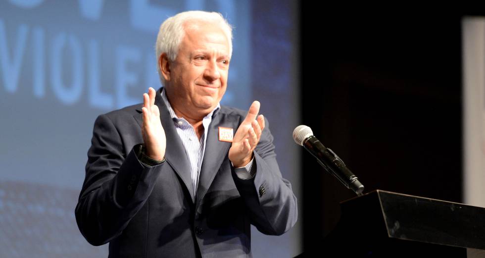 Paul Marciano durante la celebración del 40 aniversario de la marca en Los Angeles.