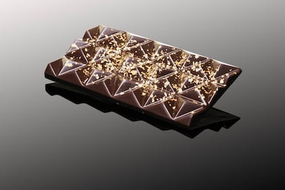 Una de las barras de chocolate con oro de Ekhi.