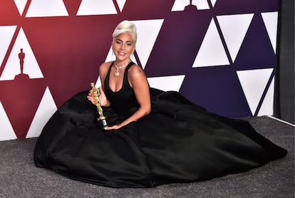 Gracias a su papel en el 'remake' del clásico 'Ha nacido una estrella', Lady Gaga se ha convertido en la artista del año. Bradley Cooper, que debutaba como director con esta película, apostó por ella y ganó. Aunque no se llevó el ansiado Oscar a Mejor actriz, sí lo hizo al de Mejor canción por 'Shallow', parte de la banda sonora de la misma. Todo un paso adelante en una carrera que la ha llevado a llenar estadios, vender miles de copias o cantar en la SuperBowl.