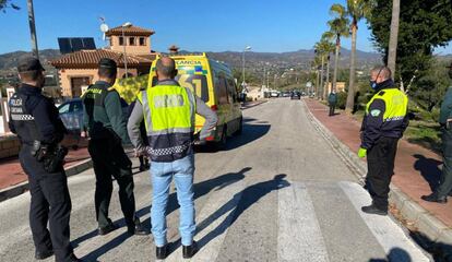 Dispositivo desplegado en Cártama tras la agresión a dos jóvenes.