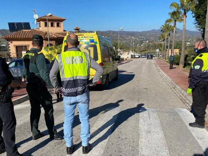 Dispositivo desplegado en Cártama tras la agresión a dos jóvenes.