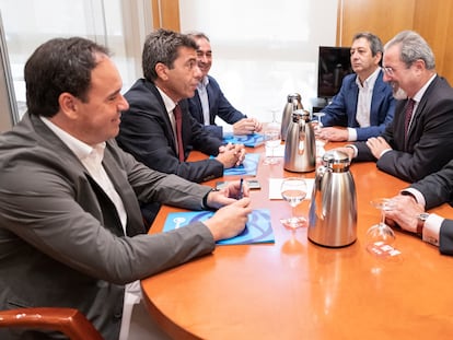 Reunión entre PP y Vox para cerrar un pacto para gobernar la Comunidad Valenciana.