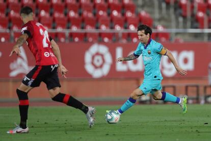 El delantero argentino del FC Barcelona Leo Messi durante el partido de la jornada 28 de LaLiga que Real Mallorca y FC Barcelona disputan este sábado en el estadio Iberostar, en Palma.