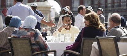 Turistas en la Plaza Mayor de Madrid.