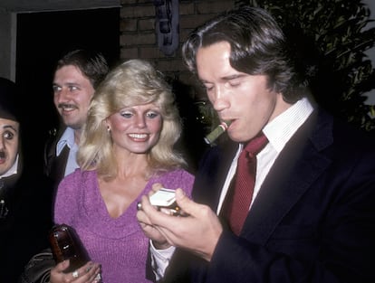 Loni Anderson u Arnold Schwarzenegger en Beverly Hills en 1980.