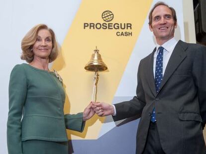 Helena Revoredo, presidenta de Prosegur, junto a Christian Gut Reverodo, presidente ejecutivo de la filial en la salida a Bolsa de Cash.