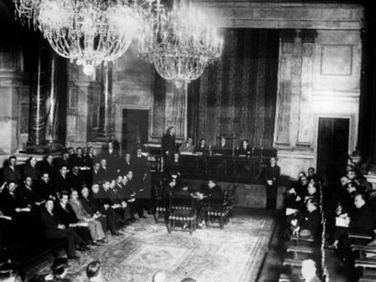 Pleno de la Mancomunidad de Catalu&ntilde;a hacia 1920.