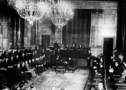 Pleno de la Mancomunidad de Catalu&ntilde;a hacia 1920.