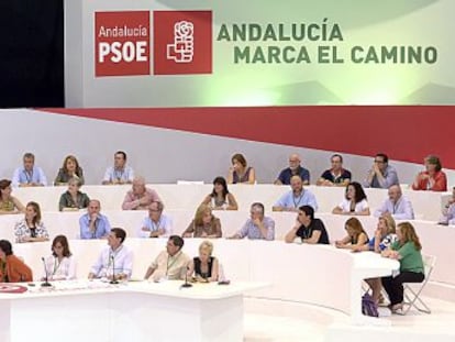 La nueva ejecutiva del PSOE andaluz, este domingo en Almer&iacute;a.