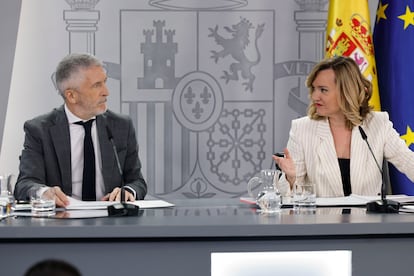 La ministra Portavoz, Pilar Alegría, y el ministro del Interior, Fernando Grande-Marlaska, este martes en la rueda de prensa posterior al Consejo de Ministros. 