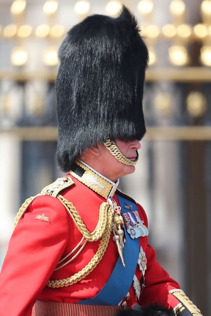 El príncipe Carlos participó en la ceremonia a caballo. 