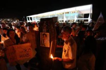 Médicos participan en una protesta el 3 de julio pasado frente al Palacio del Planalto, en Brasilia (Brasil). EFE/Archivo