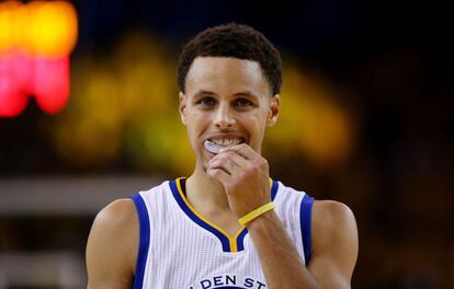 Stephen Curry durante el primer partido de las Finales de la NBA 2015 en el Oracle Arena.