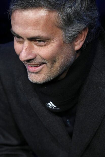 José Mourinho sonríe antes del encuentro entre el Real Madrid y el Villarreal, en el estadio Bernabéu, el pasado 9 de enero.
/Cordon Press