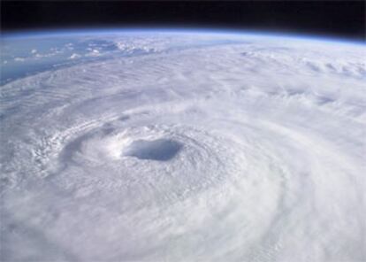 El huracán Isabel, visto desde la Estación Espacial Internacional.