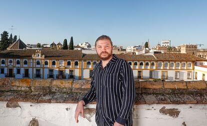 Denis Kozhukhin, pianista ruso que va a tocar en dos conciertos para ayudar a los refugiados de Ucrania, en la sede de la Fundación Barenboim-Said, en Sevilla, el 28 de diciembre.