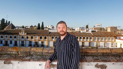 Denis Kozhukhin, pianista ruso que va a tocar en dos conciertos para ayudar a los refugiados de Ucrania, en la sede de la Fundación Barenboim-Said, en Sevilla, el 28 de diciembre.