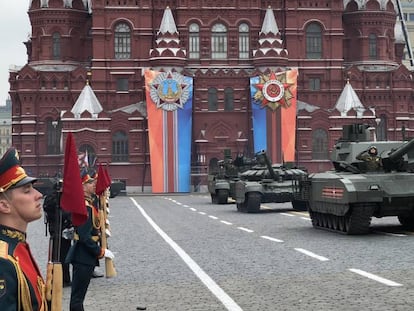 Tanques rusos en Moscú durante el ensayo de un desfile, el pasado mayo. 