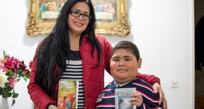 Rubén Darío, with his mother in Seville.