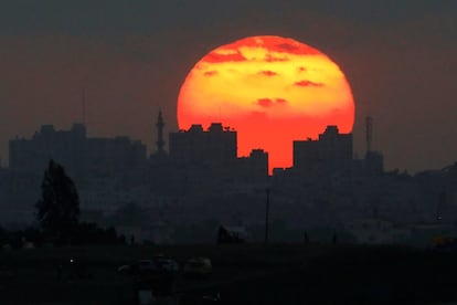 Puesta de sol en la ciudad de Gaza, el 15 de julio de 2018.