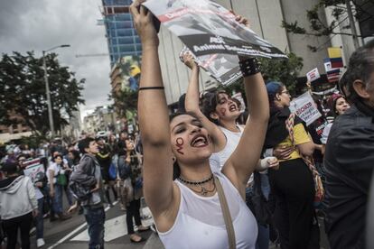 Los manifestantes reclaman la abolición del toreo en Colombia con el apoyo del Ministerio del Interior.
