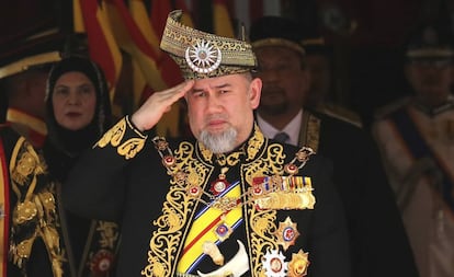 El anterior rey malasio, Mohamed V, durante la ceremonia inaugural del parlamento en Kuala Lumpur, el pasado julio.