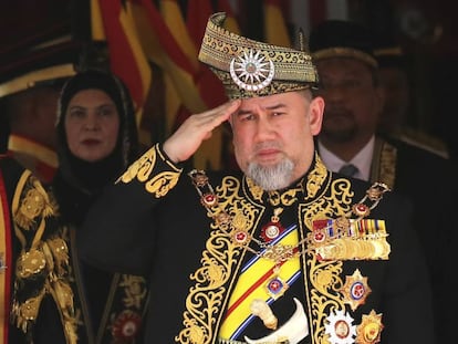 El anterior rey malasio, Mohamed V, durante la ceremonia inaugural del parlamento en Kuala Lumpur, el pasado julio.