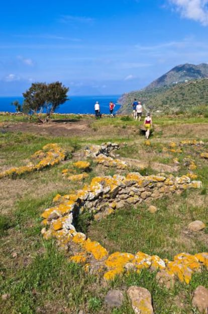 Ruinas de un poblado neolítico en la isla italiana de Filicudi.