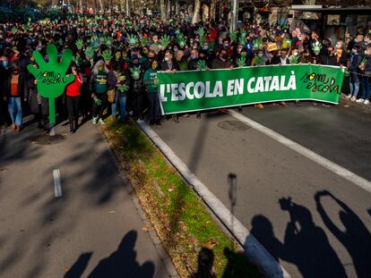 Manifestación organizada por la plataforma Som escola contra el 25% de de castellano en las aulas.