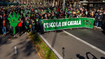 Manifestación organizada por la plataforma Som escola contra el 25% de de castellano en las aulas.