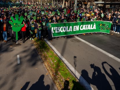 Manifestación organizada por la plataforma Som escola contra el 25% de de castellano en las aulas.