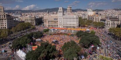 Vista de la manifestaci&oacute; convocada per Societat Civil Catalana a Barcelona.