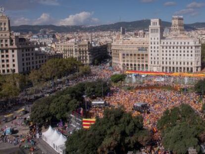 Vista de la manifestaci&oacute; convocada per Societat Civil Catalana a Barcelona.