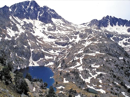 Paisaje del Parque Nacional de Aigüestortes y Estany de Sant Maurici.