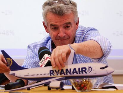 El consejero delegado de Ryanair, Michael O'Leary, esta mañana durante una rueda de prensa en Roma (Italia).