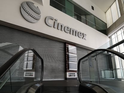 Una sucursal de Cinemex en Ciudad de México, cerrada durante la pandemia, en febrero de 2021.