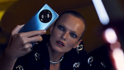HONOR Magic4 Pro está revolucionando el sector por su tecnología, diseño y excepcionales prestaciones. Una de las más destacadas es su triple cámara con fotografía computacional Ultra-Fusión.