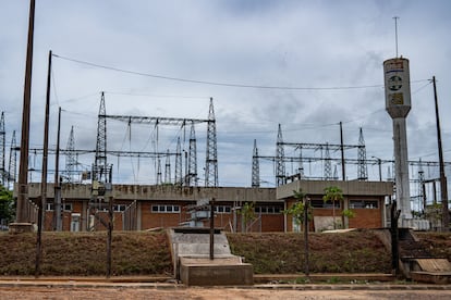 La fachada de la subestación eléctrica que abastece a Bitfarms en Santa Villarrica, Paraguay.