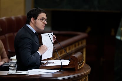 El diputado de Vox José María Figaredo interviene durante el pleno del Congreso de los Diputados, este miércoles.