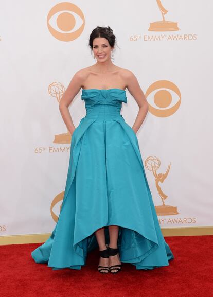 Jessica Pare, que interpreta a Megan en 'Mad Men', con un vestido de Oscar de la Renta.