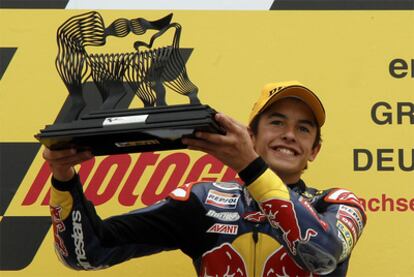 El jovencísimo piloto de Derbi iguala a Valentino Rossi al lograr cinco victorias consecutivas, la última en Alemania