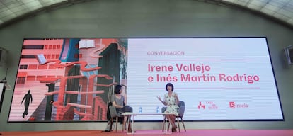 Conversación literaria en Matadero Madrid de la escritora Irene Vallejo y la periodista Inés Martín