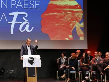 Gilles Simeoni interviene en un mitin de la campa&ntilde;a electoral, el mi&eacute;rcoles en Ajaccio.