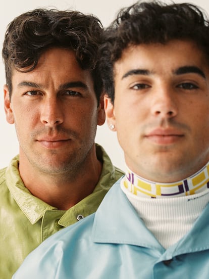 Mario y Óscar Casas posan para ICON de Prada.