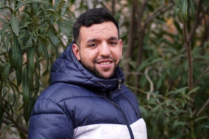 Ayoub, marroquí de 21 años, es cocinero en el restaurante Marieta de Madrid tras estudiar en la Unidad de Formación e Inserción Laboral (Ufil) Puerta Bonita de Carabanchel.
