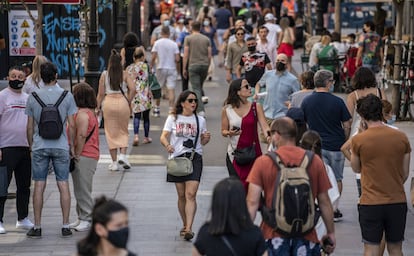 Ambiente en la Gran Vía de Madrid, este sábado.