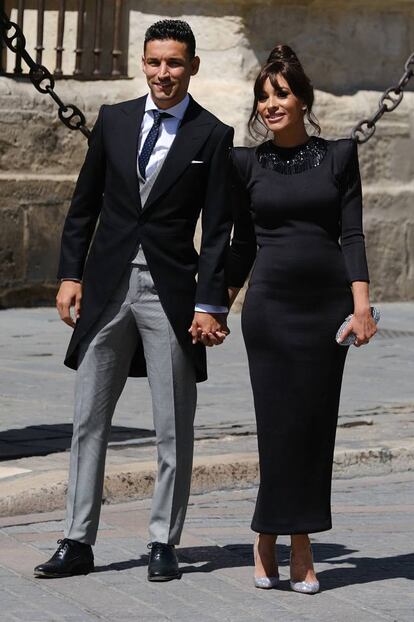 El futbolista del Sevilla FC Jesús Navas y su pareja, Alejandra Moral.