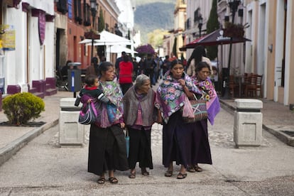 Una familia indígena en San Cristóbal, Chiapas.